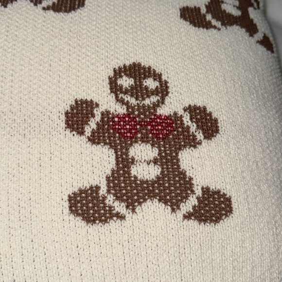 Cupcakes And Cashmere Christmas Gingerbread Pillow - Picture 3 of 8